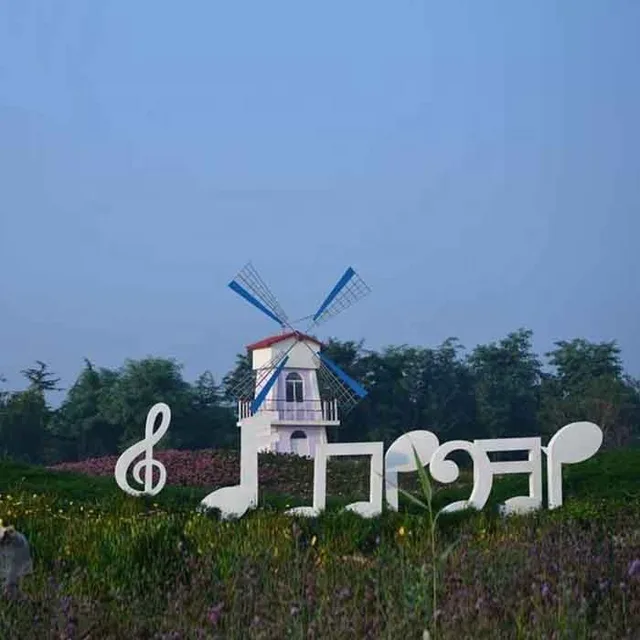 Painted modern music note stainless steel garden sculpture