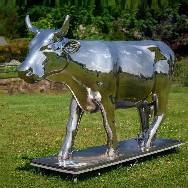 Stainless Steel Animal Sculpture Life Size Metal Cow Sculpture in close view