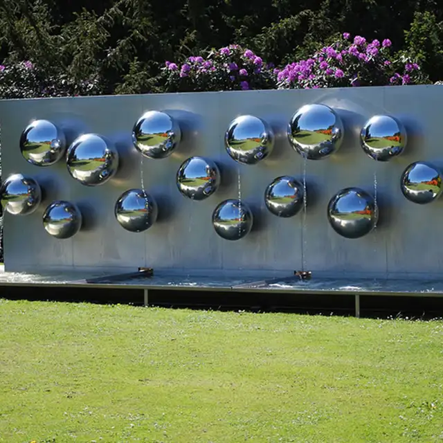 304 stainless steel mirror ball hollow sphere Garden gazing sphere shown in its setting