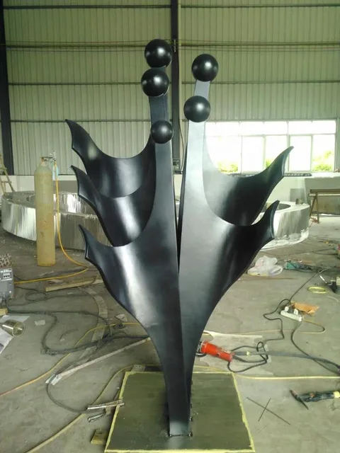 Outdoor Large Abstract Stainless Steel Modern Garden Sculpture in close view