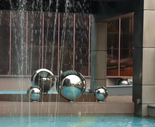 200mm garden decoration stainless steel hollow steel balls seen from another angle