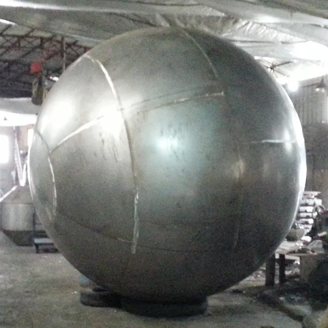 304 stainless steel mirror ball 2500mm large mirror stainless steel hollow sphere Garden gazing sphere shown in its sett