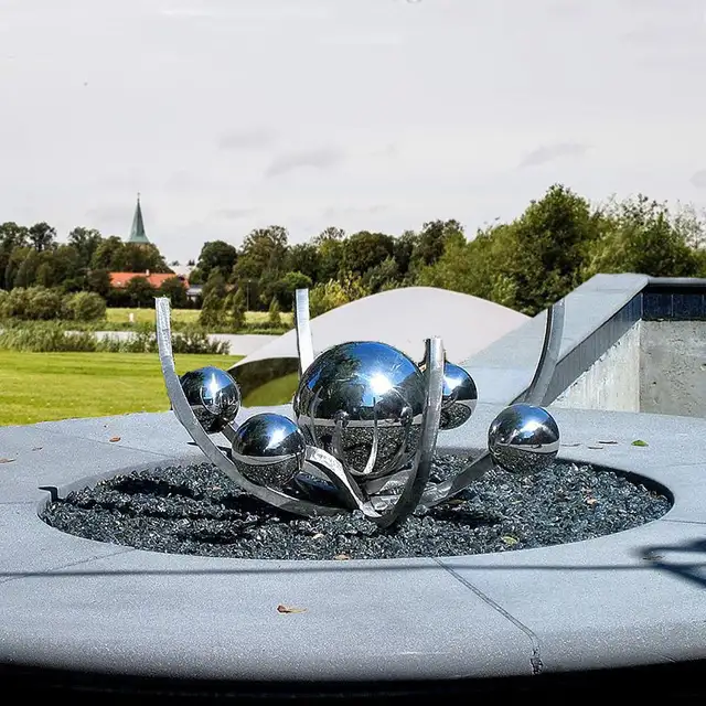 Popular novel large stainless steel outdoor apple sculpture in close view