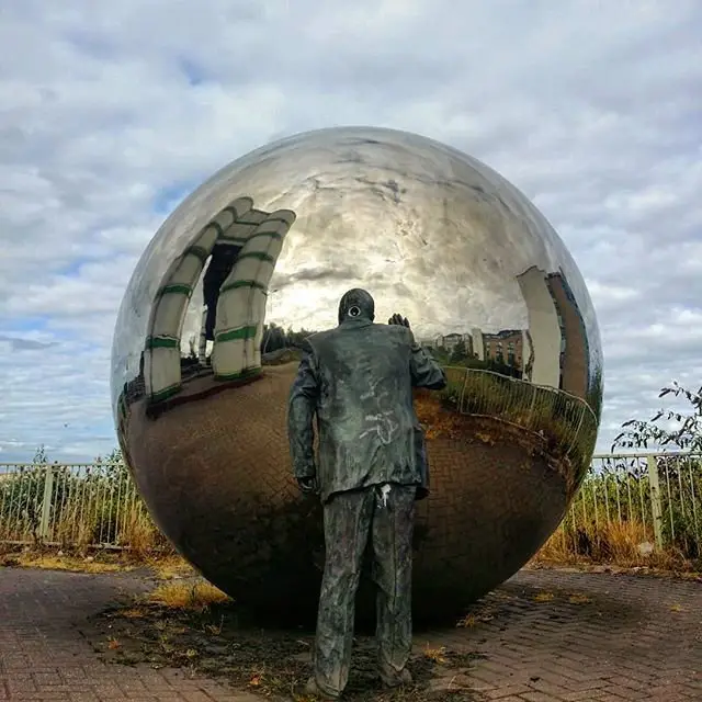 New design stainless steel sphere sculpture ball sculpture in close view