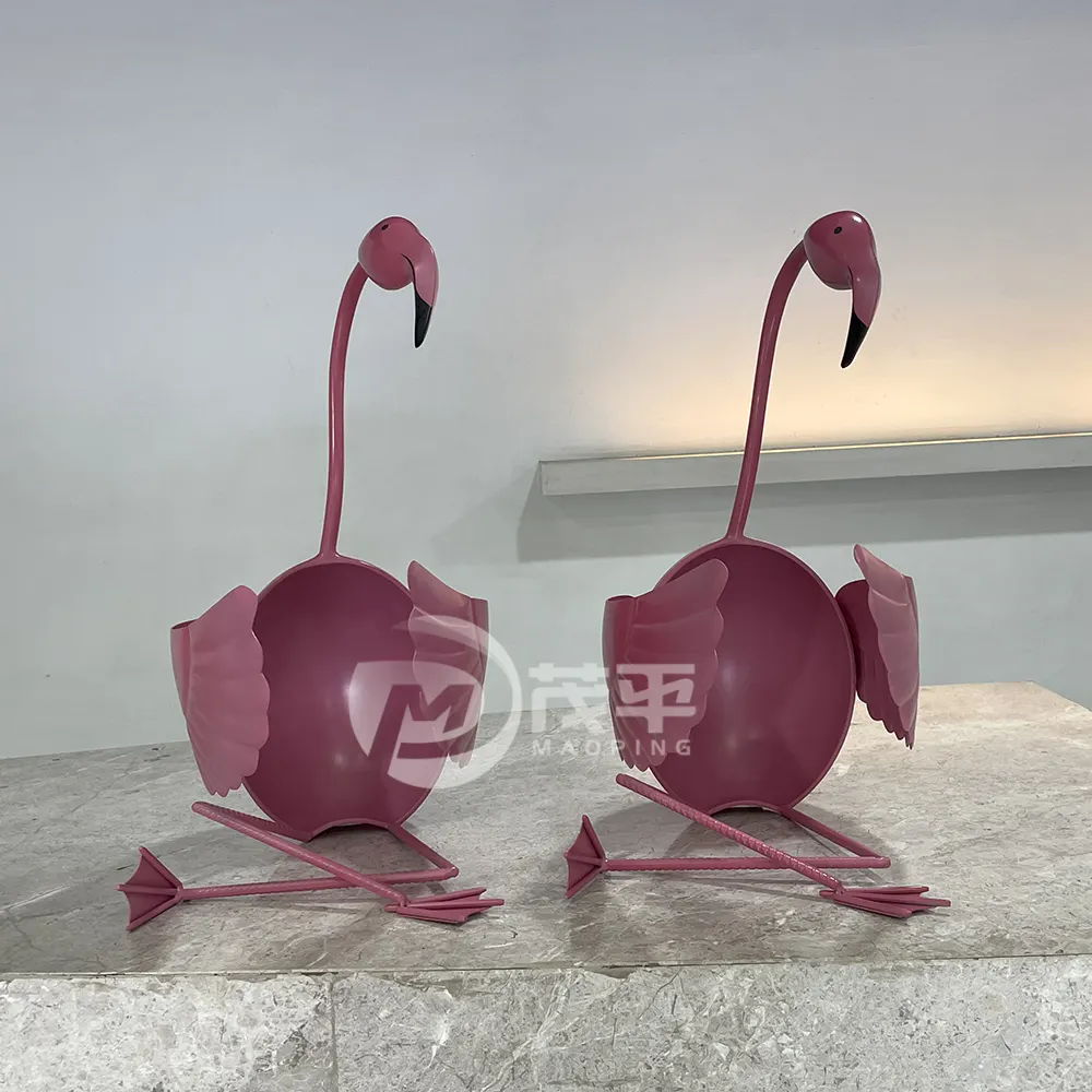 Creative stainless steel sitting flamingo sculpture for interior decoration