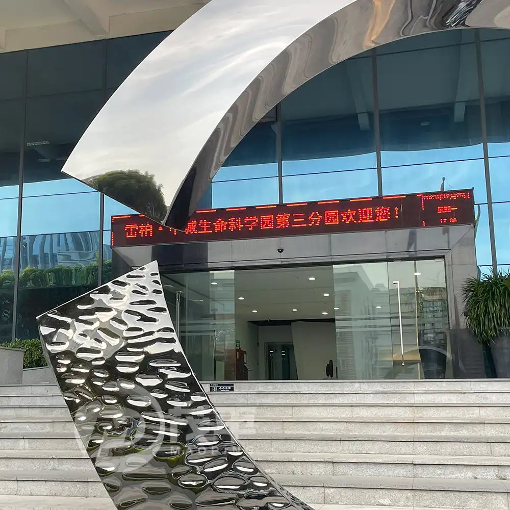Creative large stainless steel C letter sculpture with warp circle shpae for pool decoration