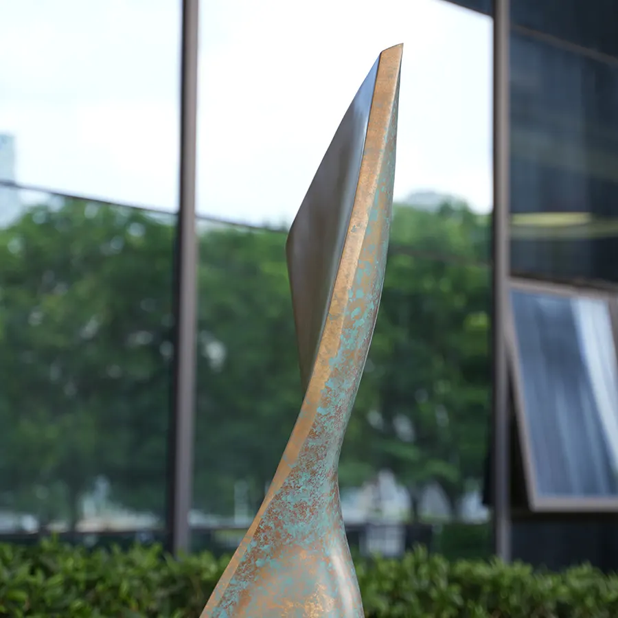 “Eternal Flow” – Modern Twisted Ribbon Metal Sculpture for Hotel & Corporate Lobbies