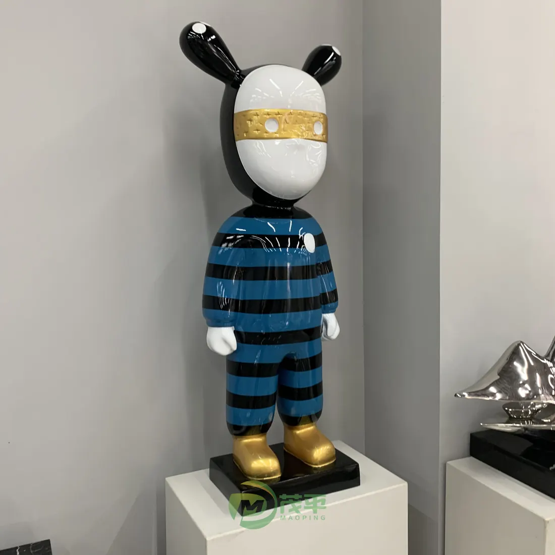 Cartoon rabbit sculpture
