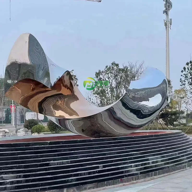 Modern Art Stainless Steel Curved Sculpture