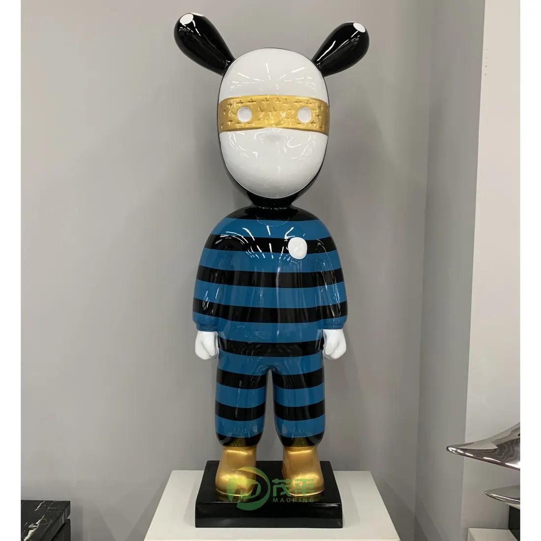Cartoon rabbit sculpture