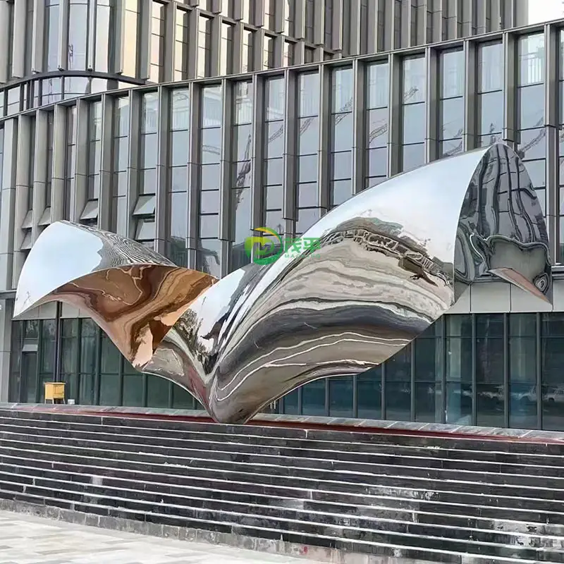 Modern Art Stainless Steel Curved Sculpture
