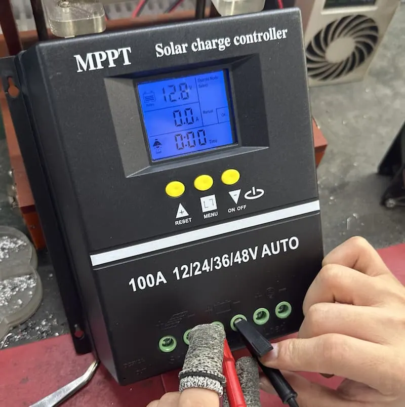 60A/80A/100A MPPT Solar Panel Charge Controller Regulator 12V/24V/36V/48V DC Dual-USB view 2
