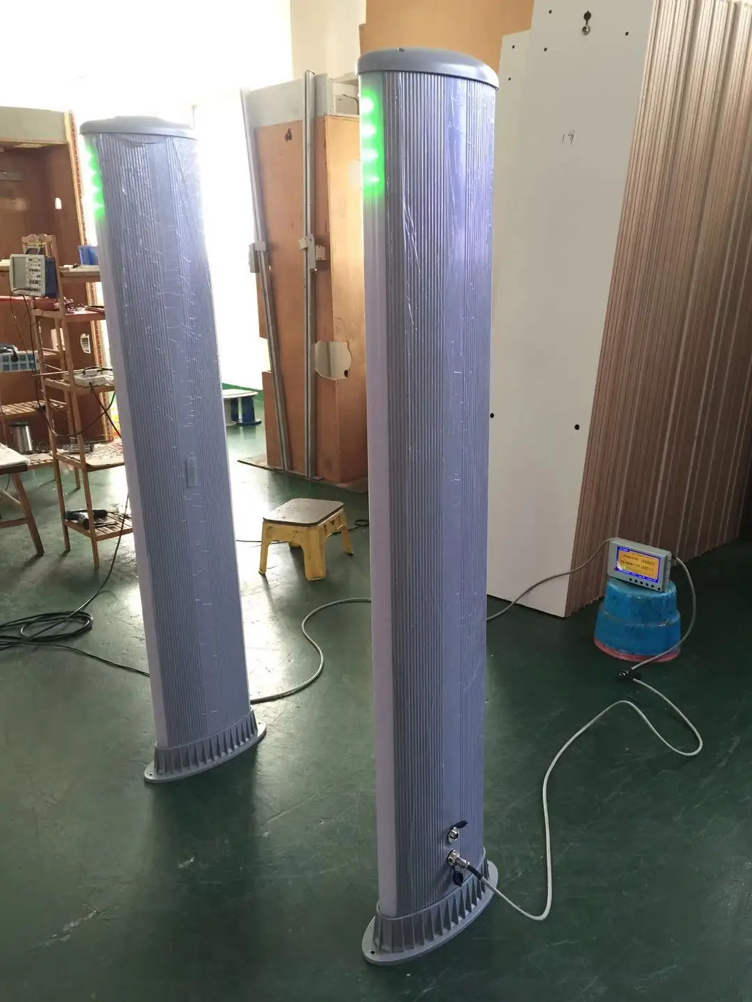 XLD single panel one sided walk through metal detector