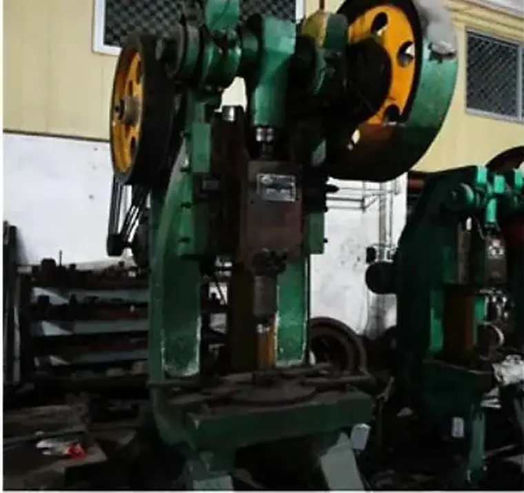 Punch presses forming hemisphere blanks in the Shenzhen workshop