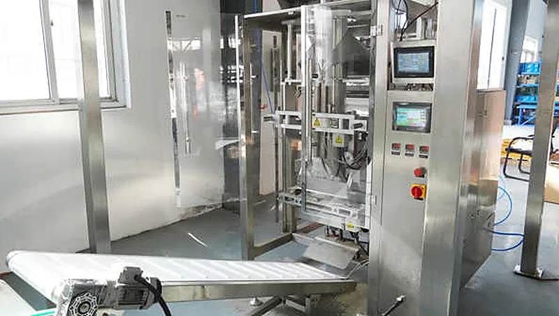 Automatic packing machine and conveyor assembled and tested at the Honor plant