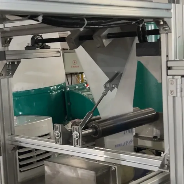 Non woven Apron Machine view 3