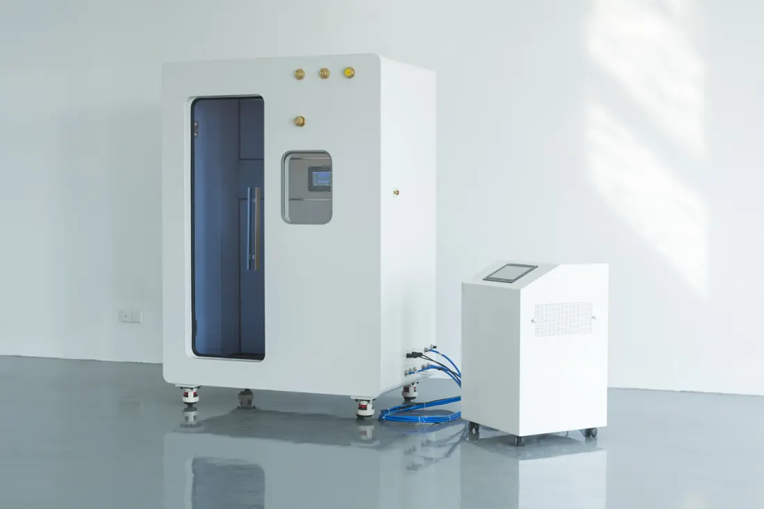 OHC20 cubic chamber seen from the door side in a clinic room