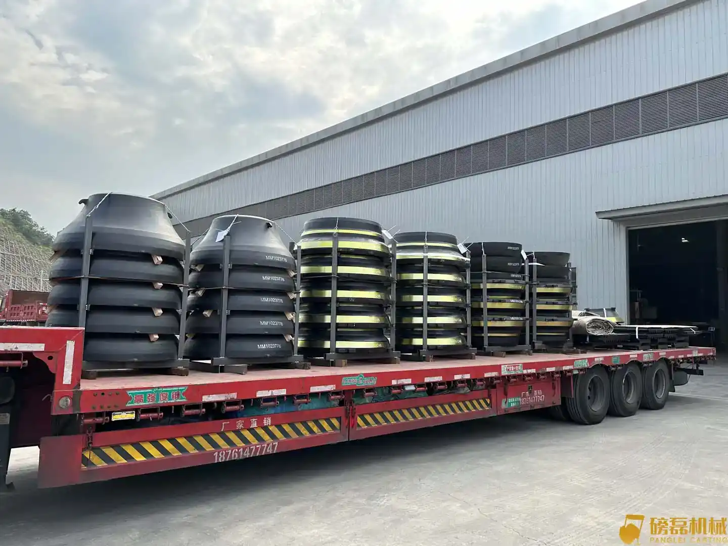 Inspection of Grinding Roller before despatch