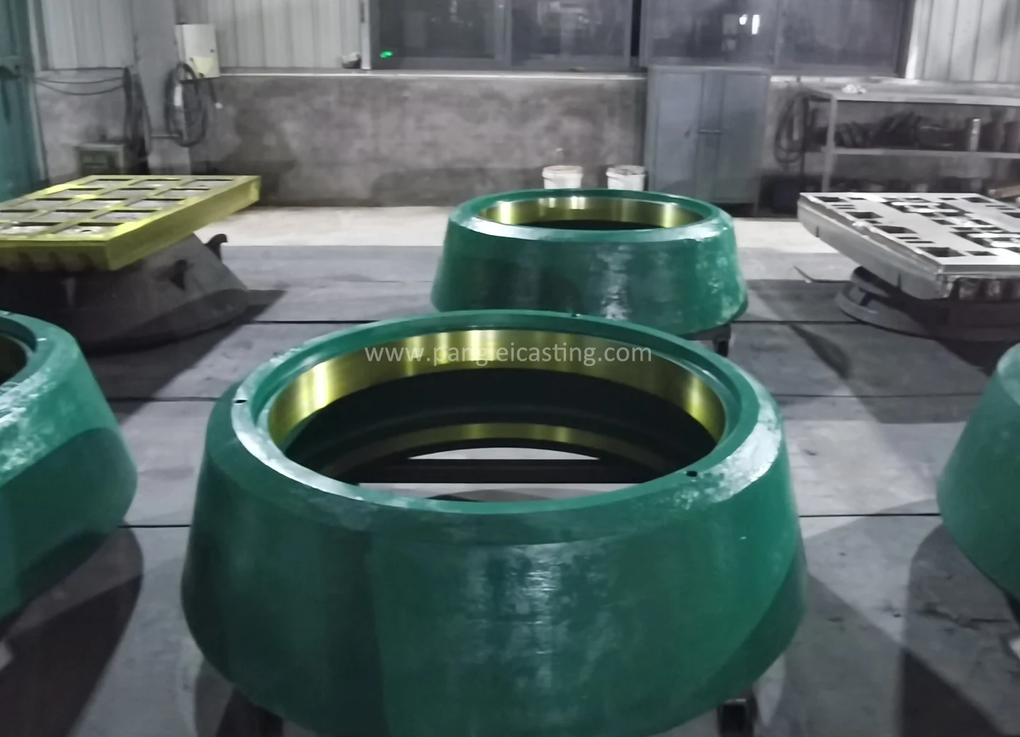 Inspection of Smooth Surface Roller Shell before despatch
