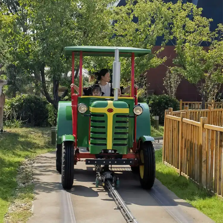 Farm Tractor — factory photograph 3