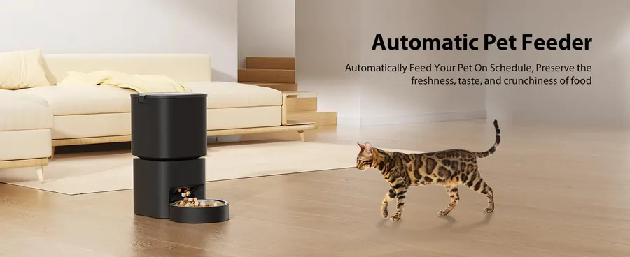 5L Automatic Pet Feeder In Black detail view 1