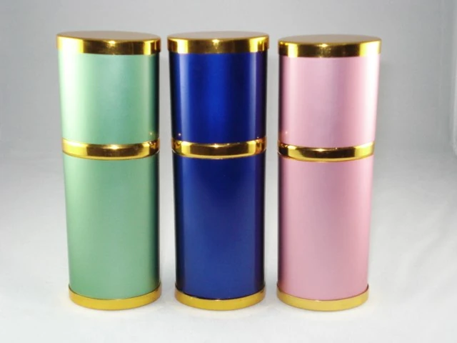 C-3 aluminium perfume atomizer with polished surface finish, 30 ml capacity, cylindrical body, gold pump and collar