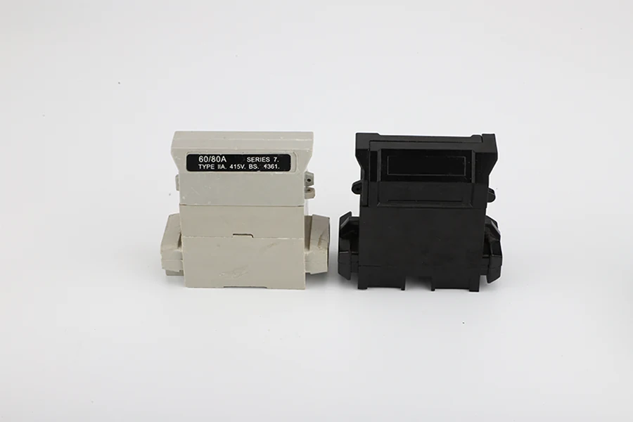 Close-up of the fuse body made of high grade phenolic or resin moulding powder, with sealing provision