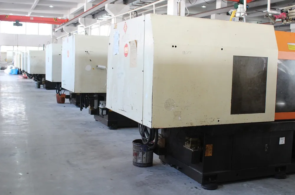 Injection workshop at Wenzhou Duanmeng Electric Co., Ltd.