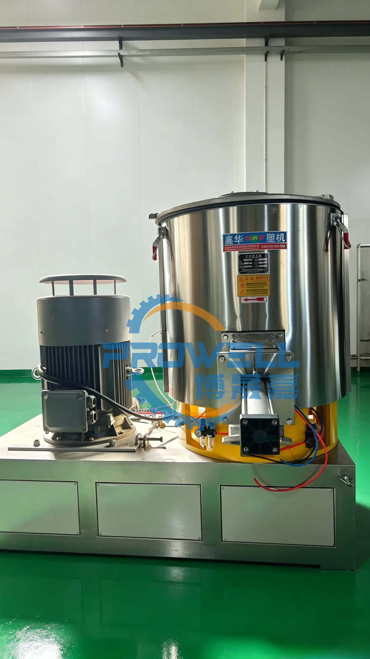 500 L high-speed mixer with drive motor on epoxy floor