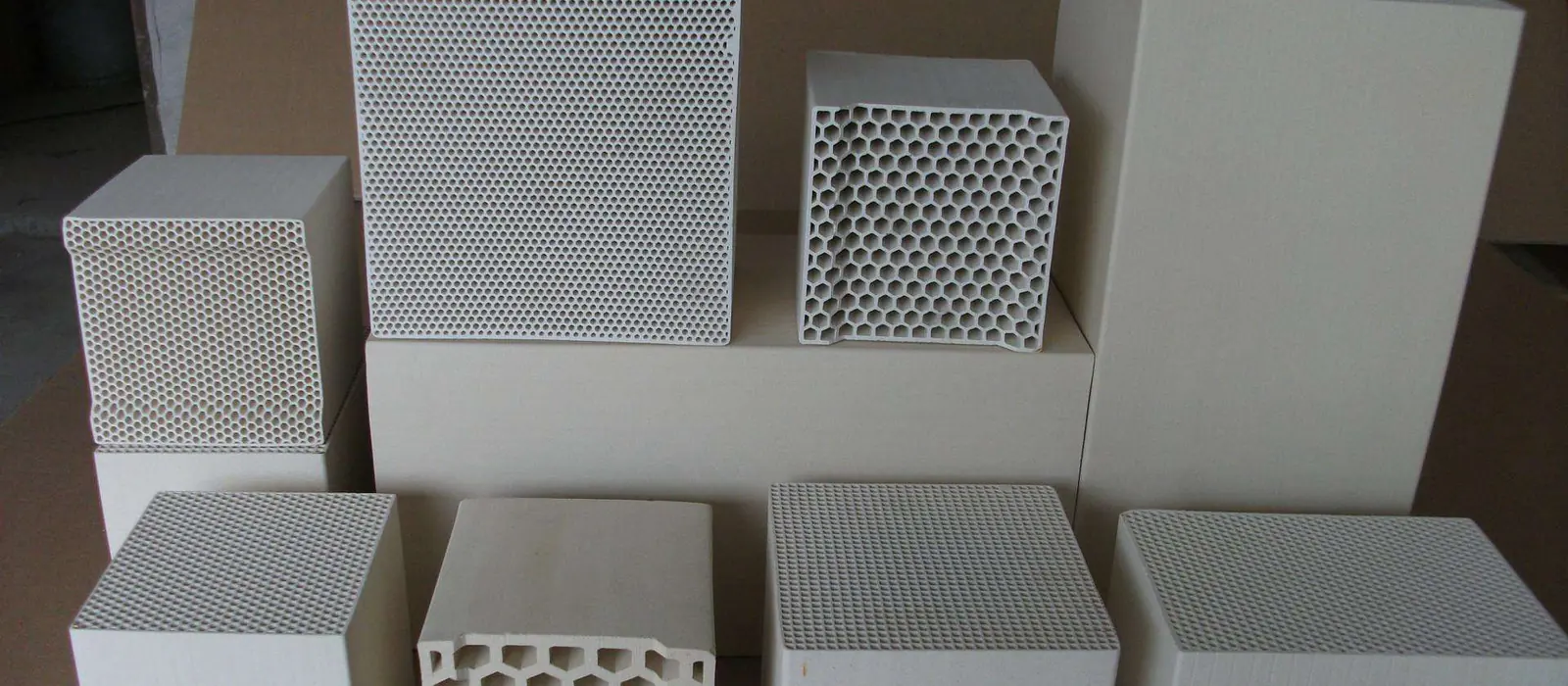 Honeycomb ceramic heat accumulation blocks