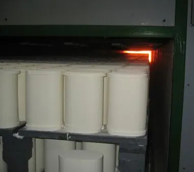 Kiln loaded with honeycomb ceramic bodies