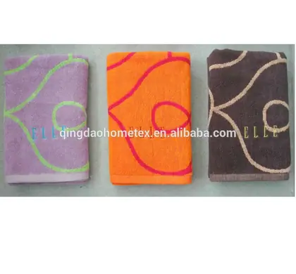 100% cotton jacquard bath towel with woven messy petals pattern, 70x140 cm, plain colour finish