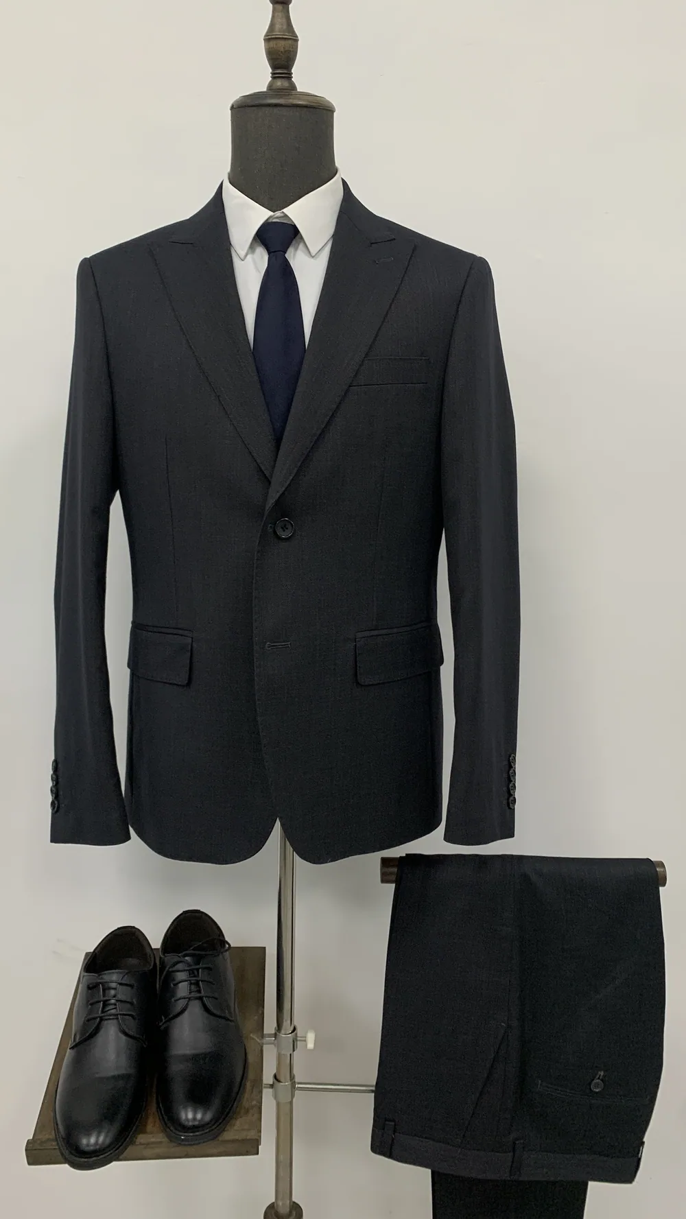 15762-10 - Men's Suits by Right Luck