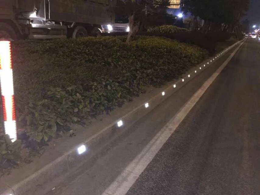 road-stud-cat-eye