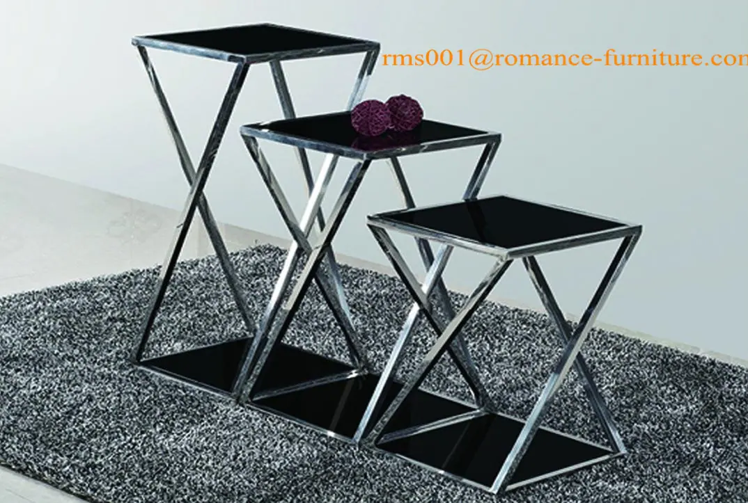 aquare coffee tableA557 coffee table manufactured by Romance Furniture