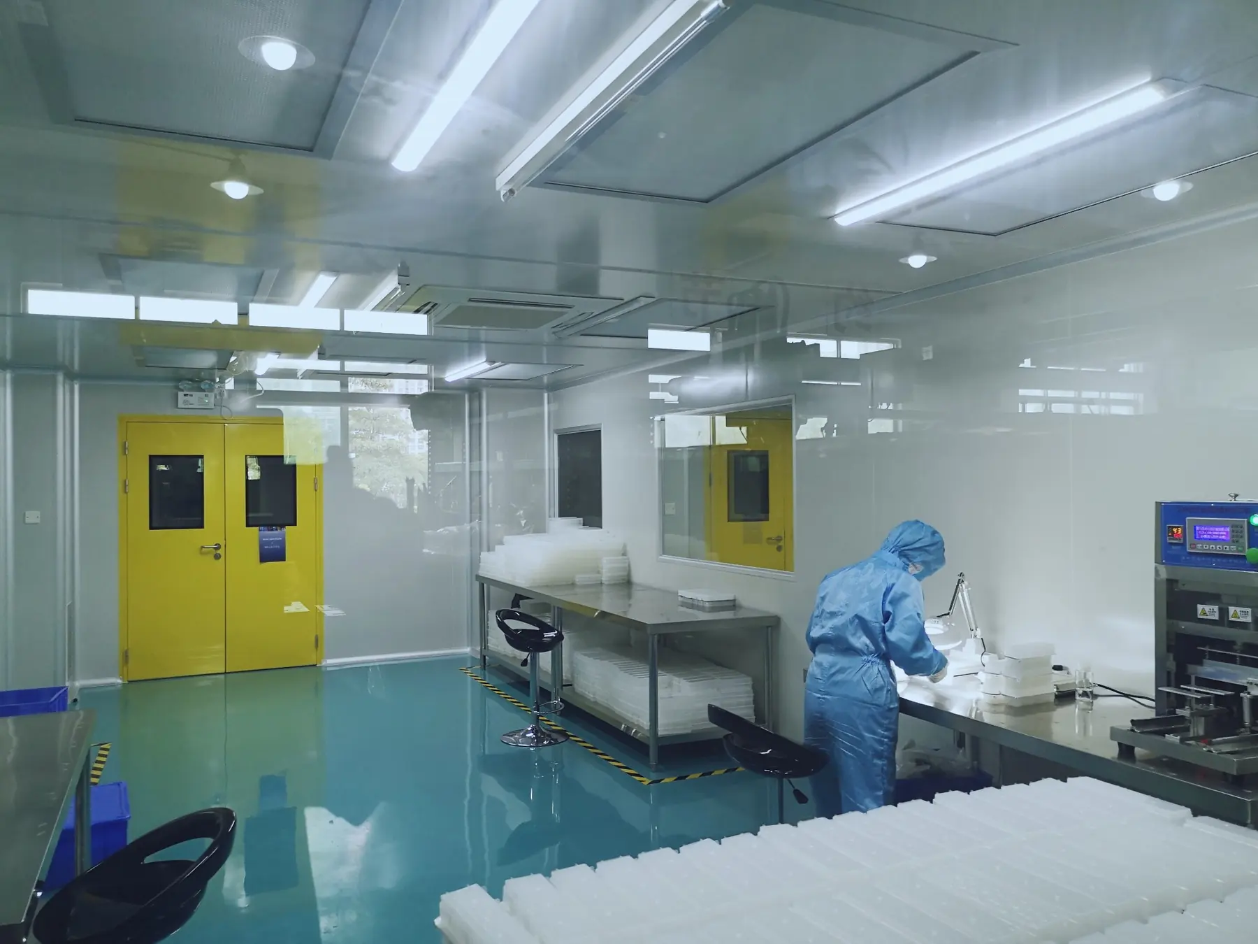 Class 100000 Clean Room Molding Under One Roof