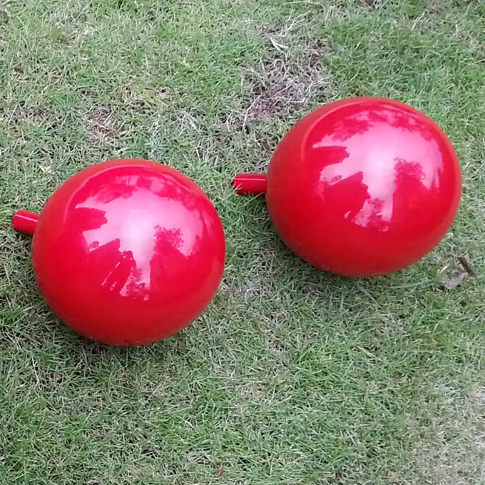Stainless steel coloured ball