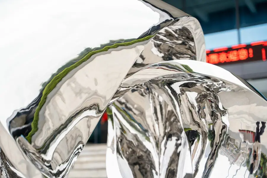 Stainless steel abstract ribbon sculpture