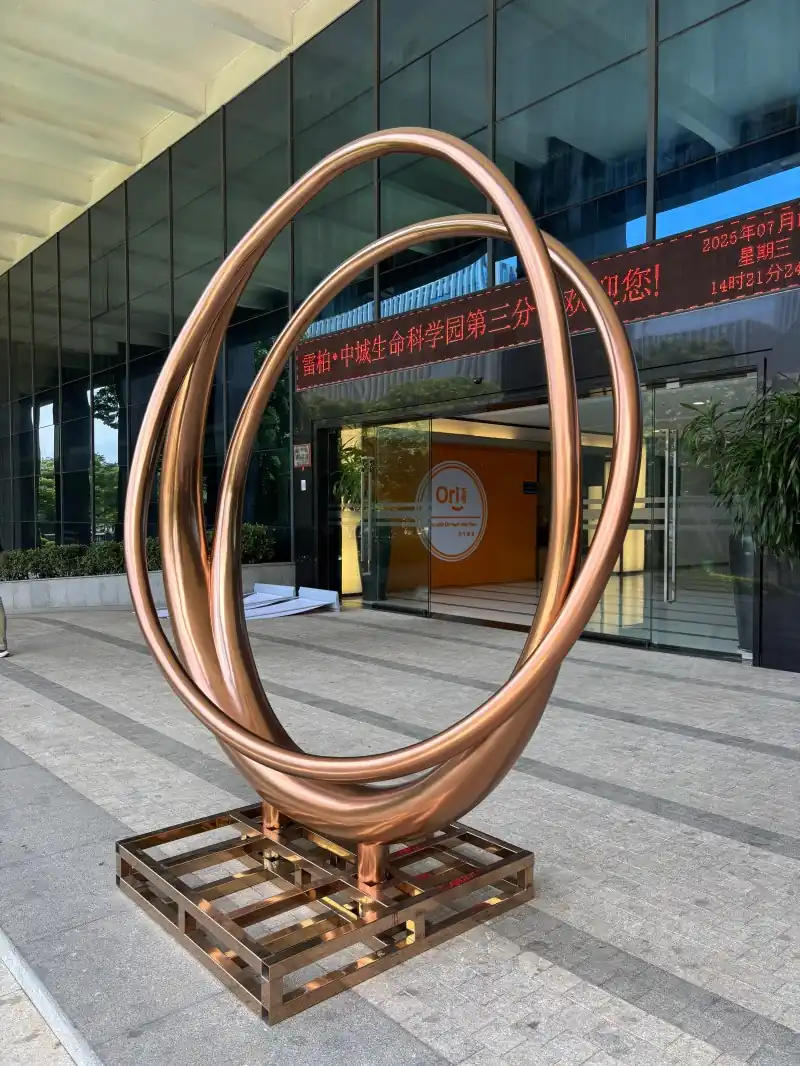 2.5-metre electroplated gold circular ring sculpture (4)