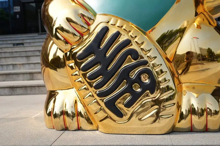 Fortune Cat Sculpture