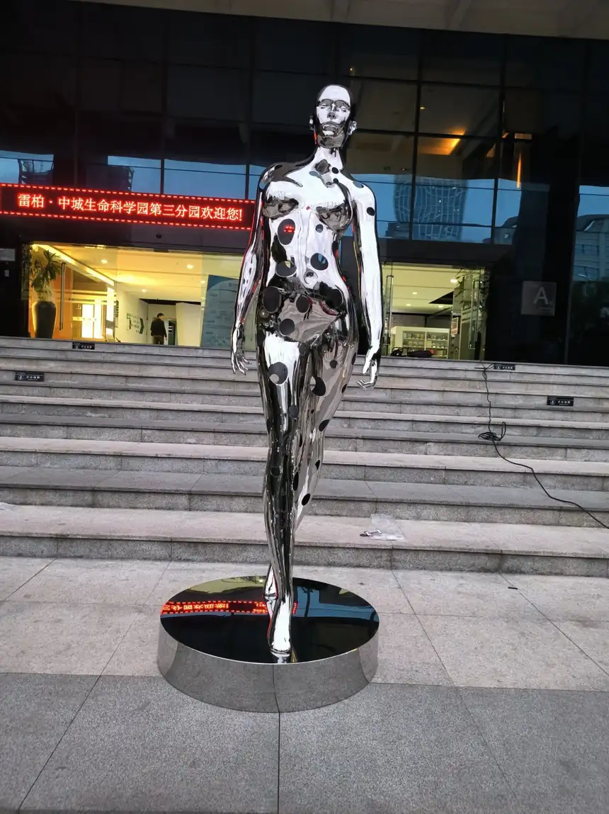 Lady Sculpture