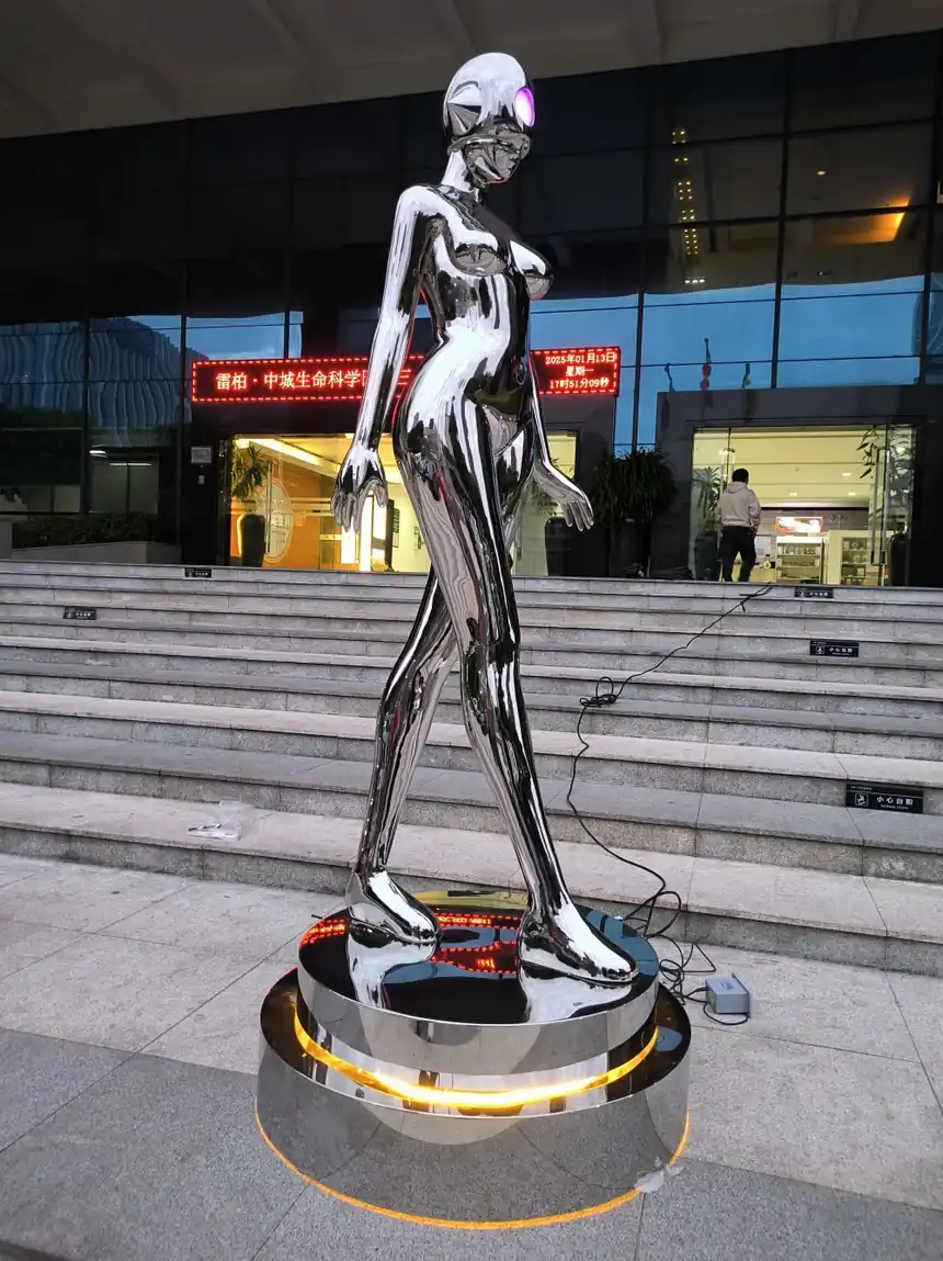 Lady Sculpture