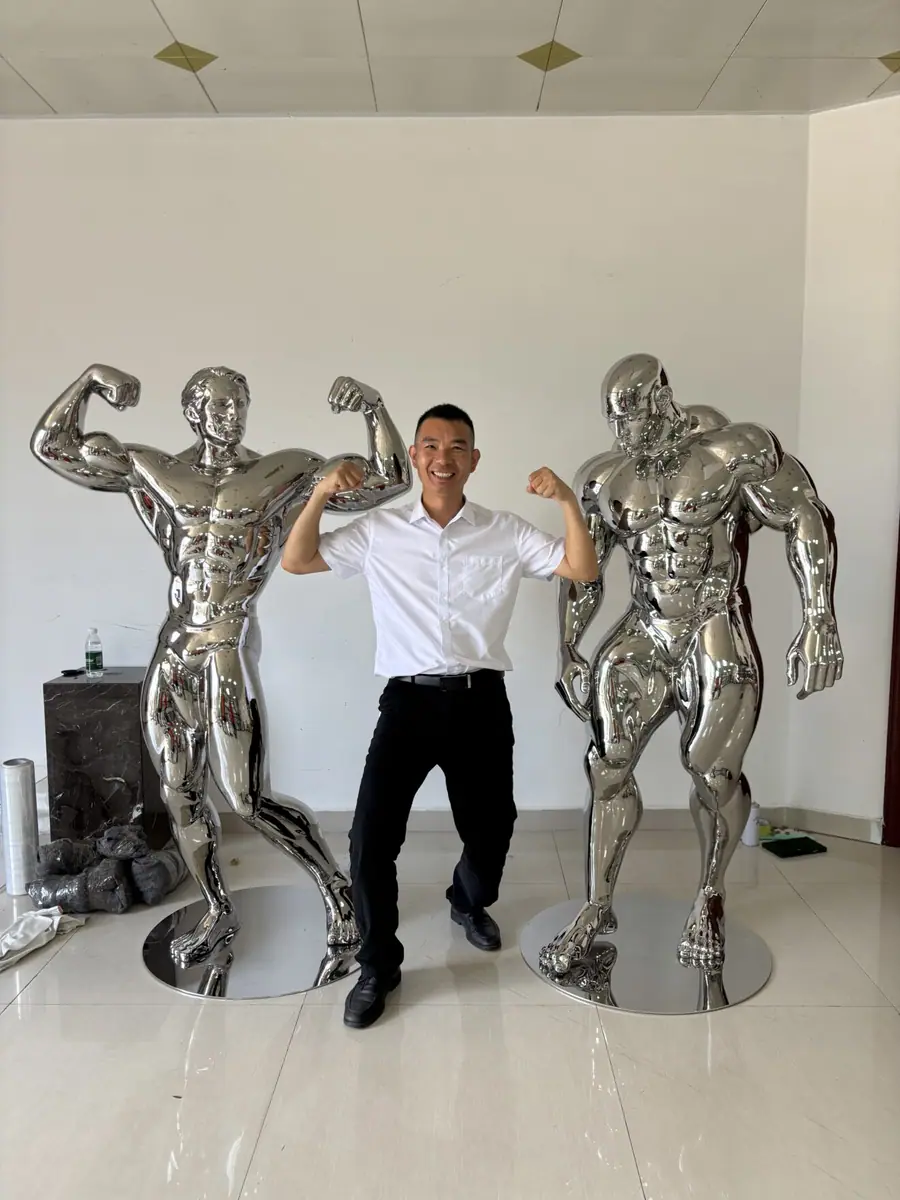 Arnold Schwarzenegger sculpture