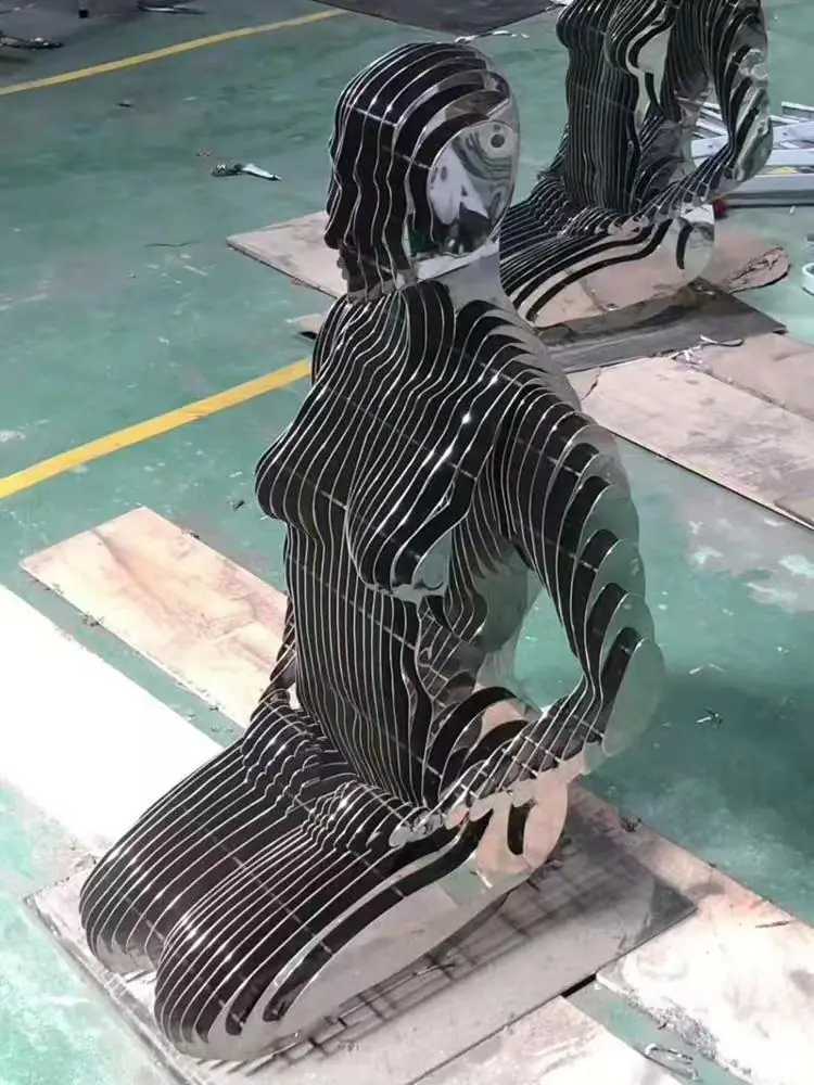 Sculpture artist. Create exquisite stainless steel to suit your unique taste. High-end customization, quality and service coexist.