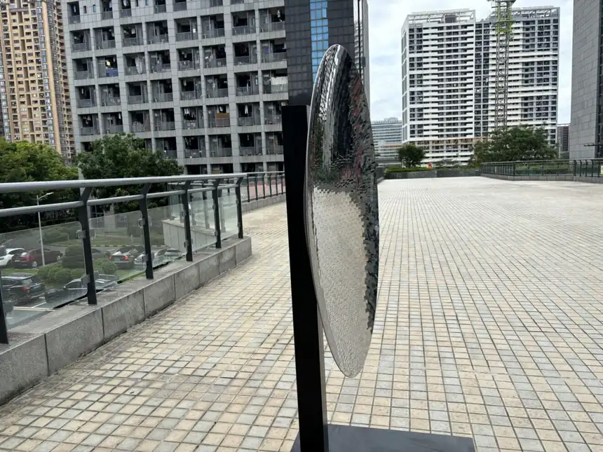 Creative concave mirror