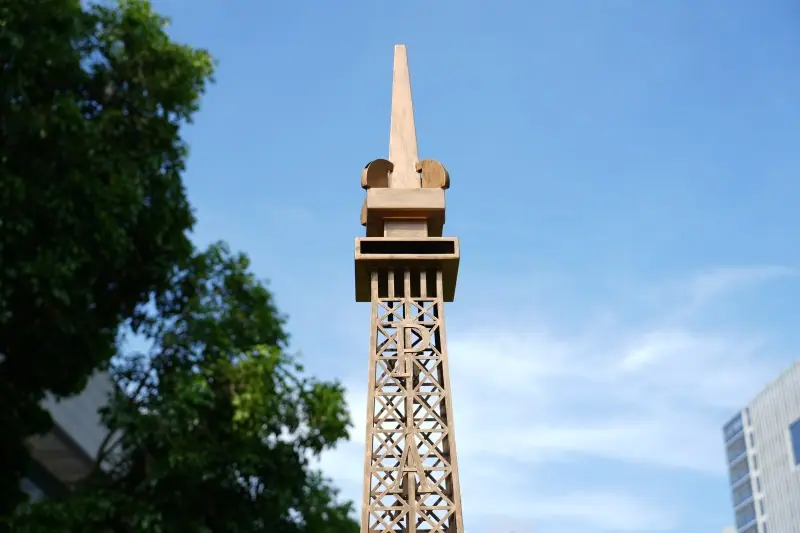 Eiffel Tower Sculpture