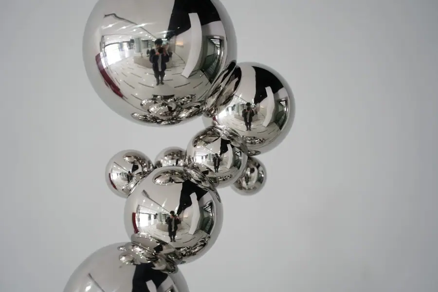 Small ball combination sculpture