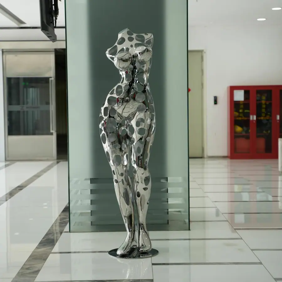 Sculpture artist. Create exquisite stainless steel to suit your unique taste. High-end customization, quality and service coexist.