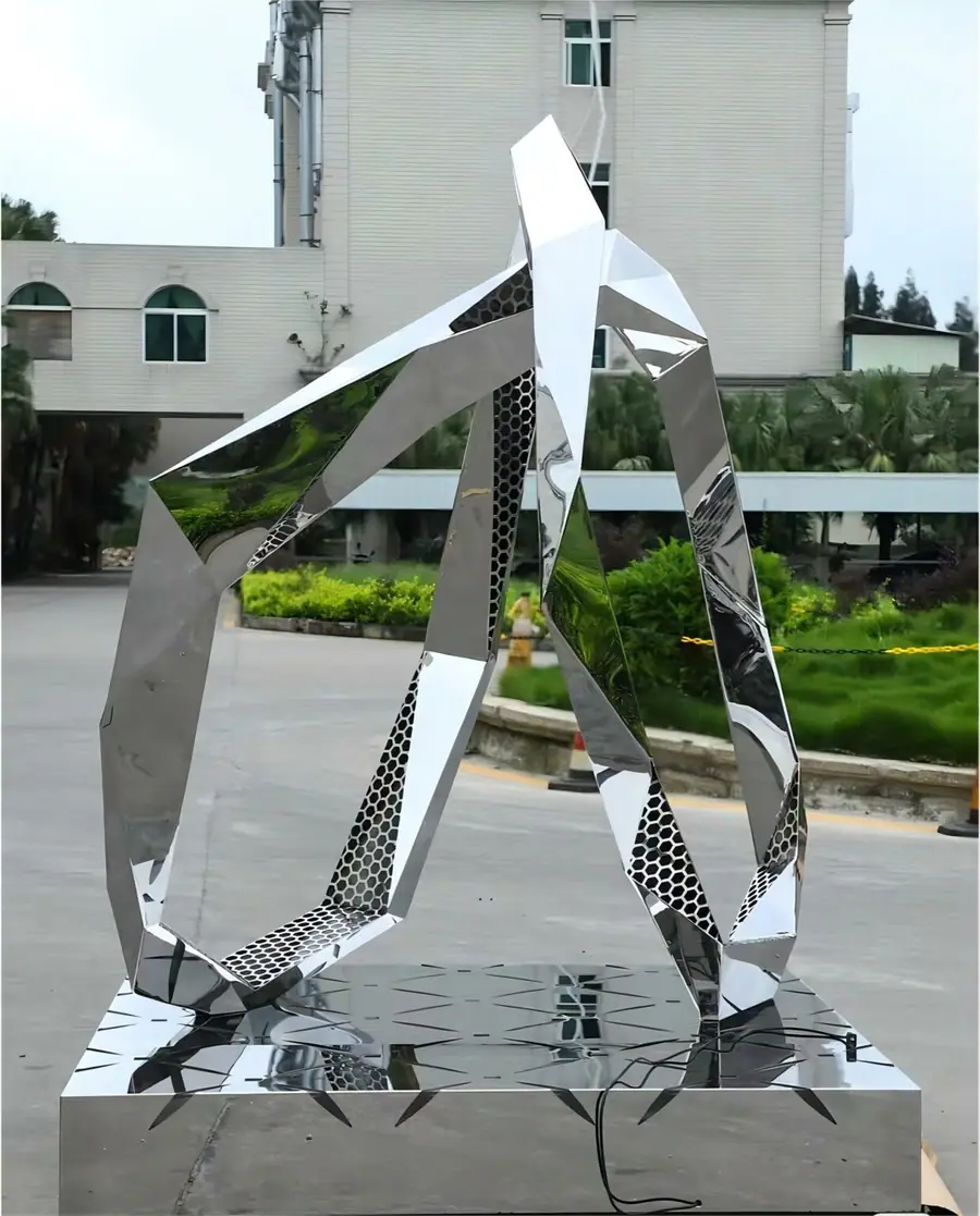 Stainless steel sculpture art. Customized exquisite stainless steel sculptures, quality assurance, create unique artistic beauty for you, focus on details, let art and quality coexist.