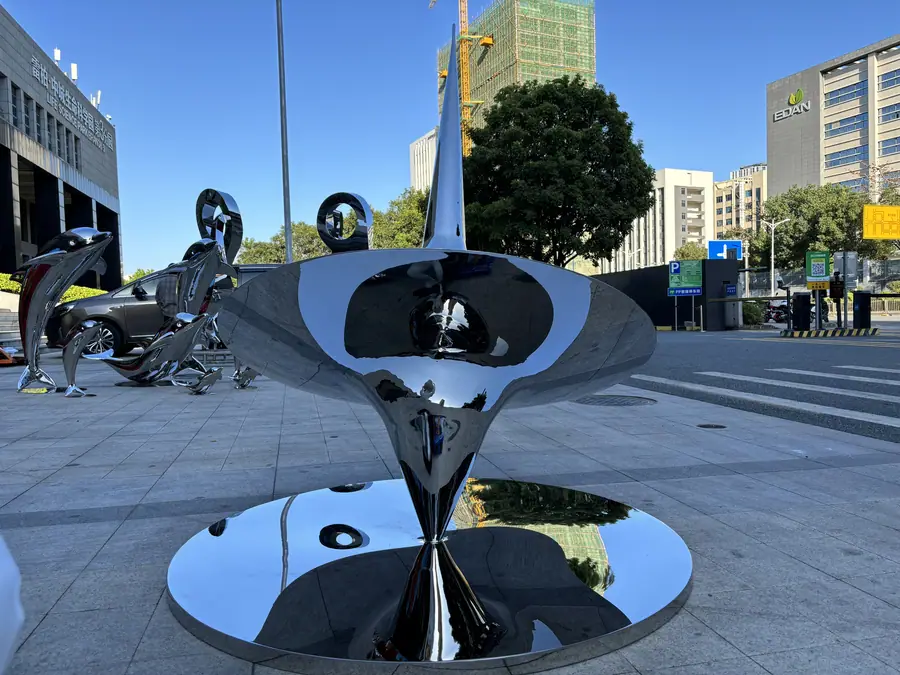 Stainless steel sculpture “Time and Space Melody”